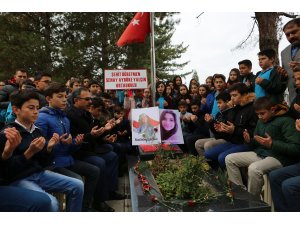 Şehit öğretmen Aybüke Yalçın mezarı başında anıldı