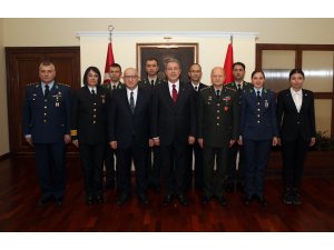 Bakan Akar'dan "gözlem noktası" tepkisi