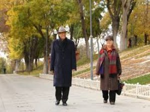 Emekli öğretmen yaşlı çift, mesleğe adanmış ömürleriyle gurur duyuyor