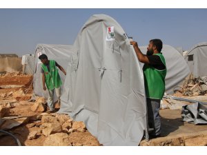 Suriye'deki kampta zarar gören çadırlar yenilendi