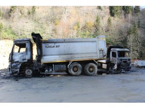 Rize’nin İkizdere ilçesinde 3 kamyon kundaklandı