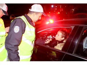 Aksaray’da polis trafik kural ihlallerine geçit vermiyor