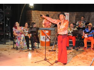 Öğretmenlerden oluşan koro konser verdi