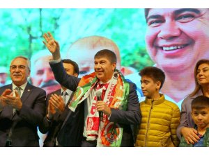 Antalya Havalimanı’nda Türel izdihamı