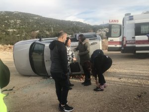 Otomobil şarampole devrildi: 4 yaralı