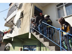 Kafası merdiven korkuluklarına sıkışan çocuğu itfaiye kurtardı