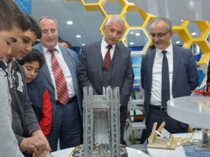Rektör Özçelik, mühendis adaylarını ziyaret etti