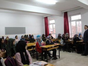 Tutal meslektaşlarını unutmadı