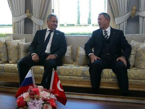 Akar Rus mevkidaşı Şoygu ile görüştü