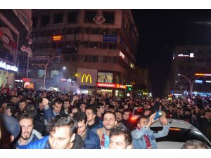 Maçın bitiş düdüğünün ardından taraftarlar galibiyeti böyle kutuladı