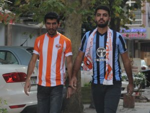 Sokakta dostluk kazandı
