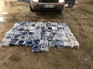 Aracın tabanındaki 82 kilo eroini Alfa buldu
