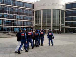 Jandarma suçüstü yakaladıkları şahıslarla 11 hırsızlık olayını çözdü