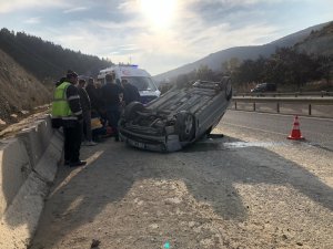 Bilecik’te takla atan araçta bulunan iki kişi yaralandı
