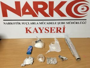 Zehir taciri 4 kişi yakalandı