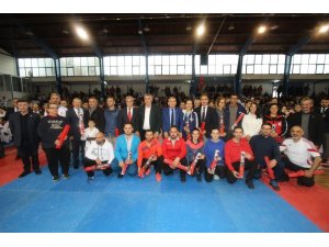 403 sporcu Öğretmenler Günü Karate Turnuvasında mücadele etti
