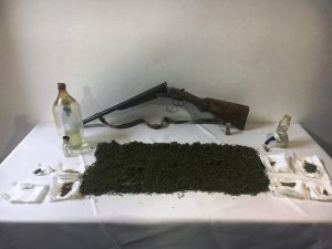 Ayvalık’ta jandarmadan uyuşturucu operasyonları