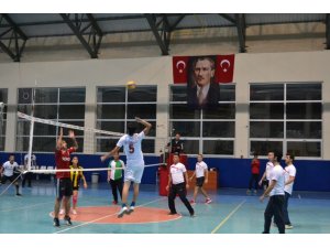 Voleybol turnuvasında şampiyon İlçe Milli Eğitim oldu