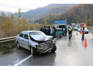 Sakarya'da zincirleme trafik kazası: 3 yaralı