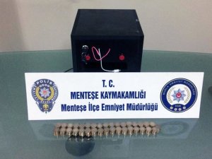 Kahvede kumar makinesi yakalandı