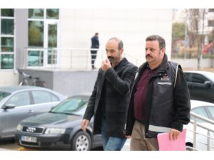 Arama yapılan otomobilden yüzlerce mermi ve silah çıktı