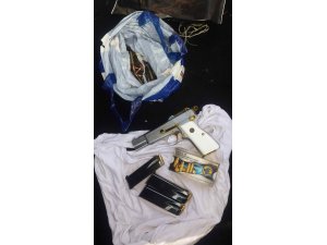 Durdurulan araçtan tabanca ve mermi çıktı