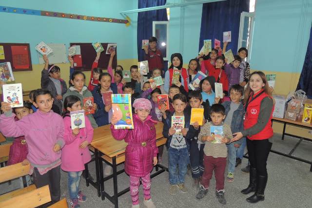 Karapınar Gençlik Merkezi'nden köy okuluna ziyaret