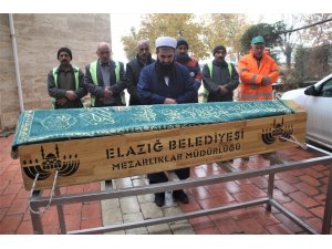 Kazada öldü, kimliği belirlenemedi 6 kişi son yolculuğuna uğurladı