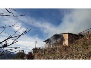 Yayla evi, yangında kullanılamaz hale geldi