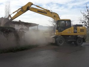Ereğli'de metruk binalar yıkılıyor