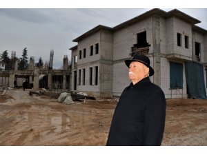 Ünlü iş adamı belediye başkanlığı için kolları sıvadı