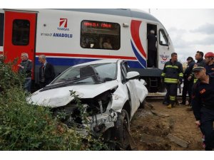 Kapalı bariyerden geçmeye çalışan eski baş komiser trenin altında kaldı
