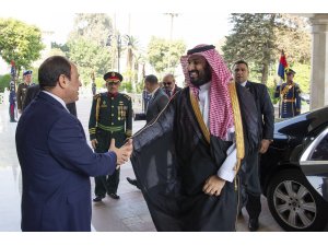 Bin Selman'ın Mısır ziyareti bayrak tartışmalarının gölgesinde kaldı