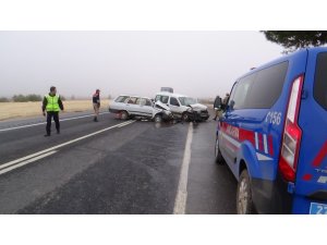 Hatalı sollama kazaya sebep oldu: 3 yaralı