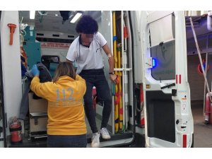 Okul çıkışı bıçaklı saldırıya uğrayan lise öğrencisi yaralandı