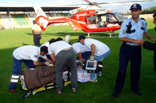 Çiftçi, ayağını patoz makinesine kaptırdı
