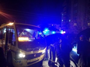 Minibüs ile otomobil çarpıştı: 5 yaralı