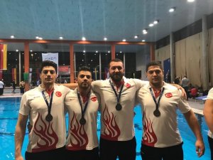 Dünya üçüncü olan milli takımda yer alan Egeli sporculardan rektöre ziyaret