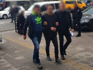 Kuşadası’nda 3 ayrı suçtan aranan zanlı yakalandı