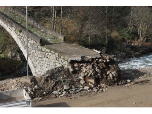 Zarar gören tarihi kemer köprü ayağı onarılacak