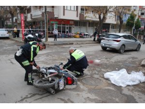 Motosikletle otomobil çarpıştı: 2 yaralı