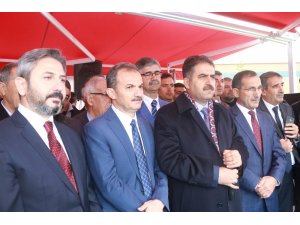 AK Parti belediye başkan adayına miting havasında karşılama