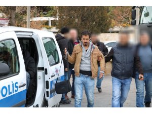 FETÖ’den aranan kişi simit satarken yakalandı