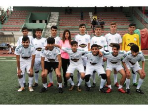 Cizre’de futbola kadın eli değdi