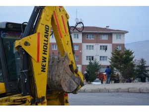 Dükkanları yıkılmaya çalışılan kadın 3. kattan atlamak istedi