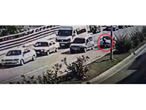 Genç kadının hayatını kaybettiği kaza kamerada