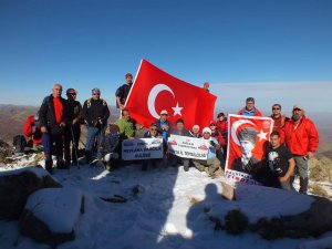 Dağcılar ‘öğretmenler’ için tırmandı