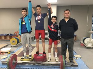 Halterde öğretmenler günü müsabakaları yapıldı