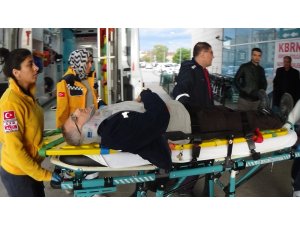 Forklift ile paletlerin arasında kalan işçi yaralandı