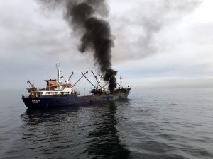 Dün provası paniğe neden olan gemi yangını söndürme tatbikatı bugün gerçekleştirildi